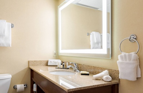 West Omaha Hotel | Wyndham Omaha/West Dodge