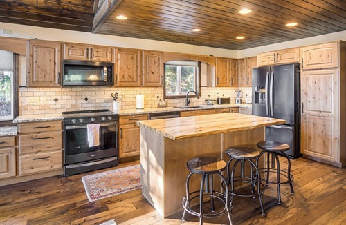 Star Valley Ranch Cabin | Wyoming Cabin w/Hot Tub & Mountain-View Deck