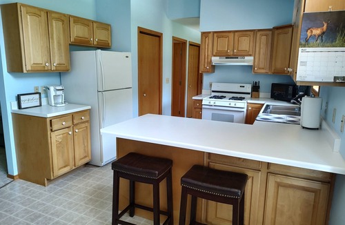 Yankton House | Yankton home close to the lake