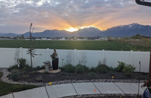 Herriman Apartment | Yosemite Studio - Farmhouse Base for Explorers - Shared Hot Tub - Near SLC