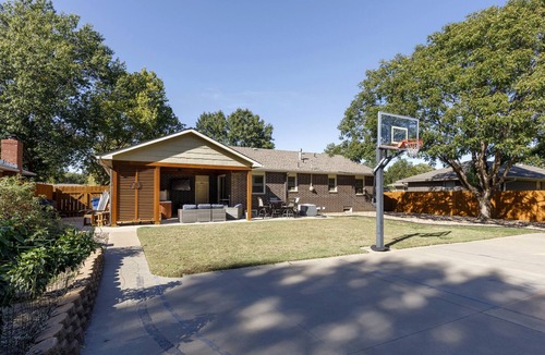 Wichita House | Your Home Away from Home: Retreat Perfect for Large Families and Groups