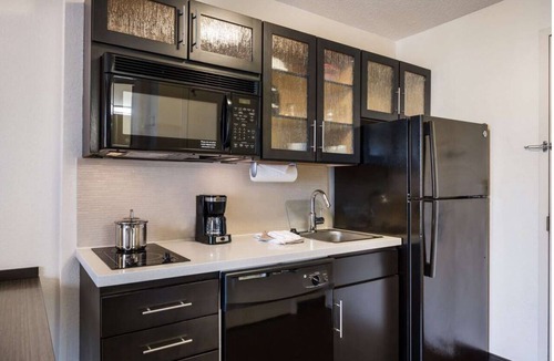 Golden Hotel | Your Home Away From Home! Pet-Friendly Stay with Kitchenette!