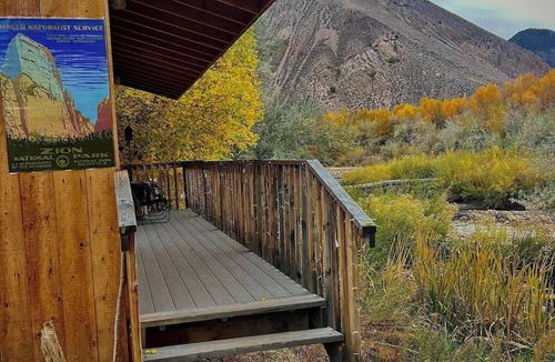 Sevier Cabin | Zion NP themed Cabin on right the Sevier RIVER with breakfast included! No pets