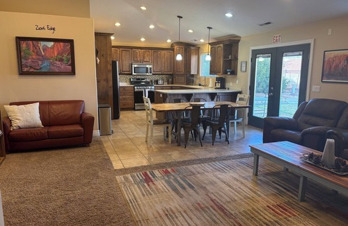 La Verkin House | Zion's Edge! Entire Home with Views, 20 Min from Zion N.P., Sleeps 10