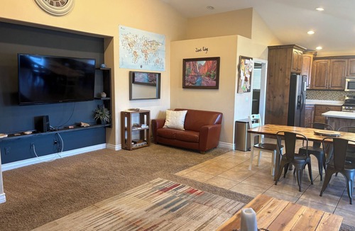 La Verkin House | Zion's Edge! Entire Home with Views, 20 Min from Zion N.P., Sleeps 10