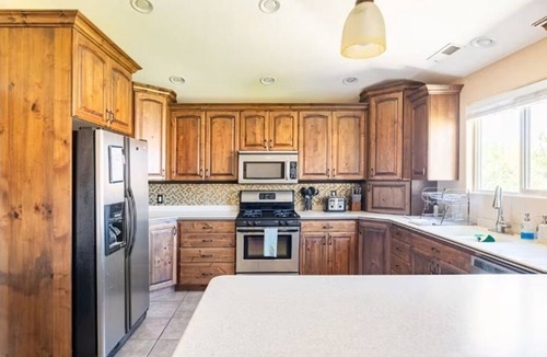 La Verkin House | Zion's Edge! Entire Home with Views, 20 Min from Zion N.P., Sleeps 10