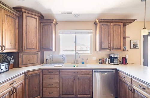 La Verkin House | Zion's Edge! Entire Home with Views, 20 Min from Zion N.P., Sleeps 10