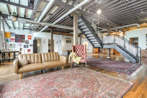 < 1 Mi to Wittenberg: Eclectic Loft w/Parking!