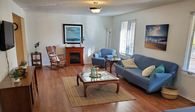 100 m to Bluewater beach and boardwalk. Entire Cottage for the whole family! in Tiny