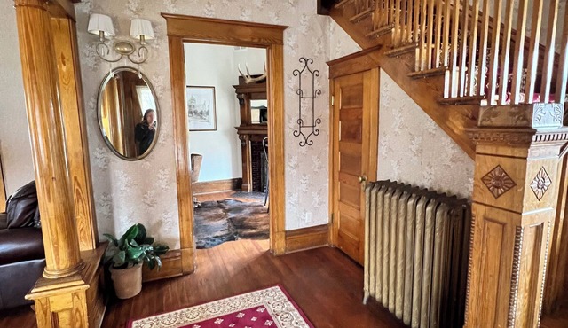 1800s Home Restored 5BR · Walk to UW & Downtown