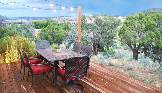180º mountain/valley views & patio - bordering Bureau of Land Management area