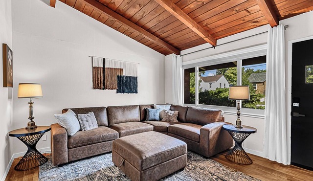 2 BD Perfect Extended Stay W/Onsite Laundry Plus Off Street Parking - Villas1