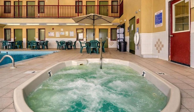 2 Pet Friendly Accommodations near City Plaza | Indoor Pool | Free Parking