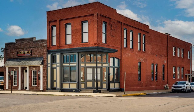 2 Vintage-Style Loft Apts: Walk to Dtwn Sedalia