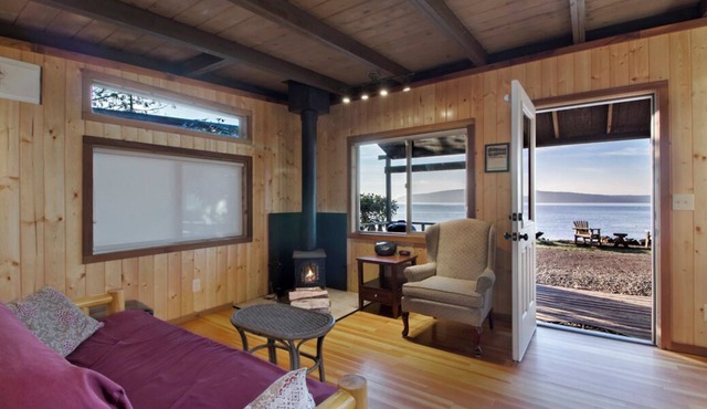 2BR Cabin on spectacular sand and pebble beach with epic sunsets!