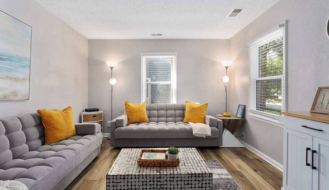 2BR Home with King beds Dogs OK