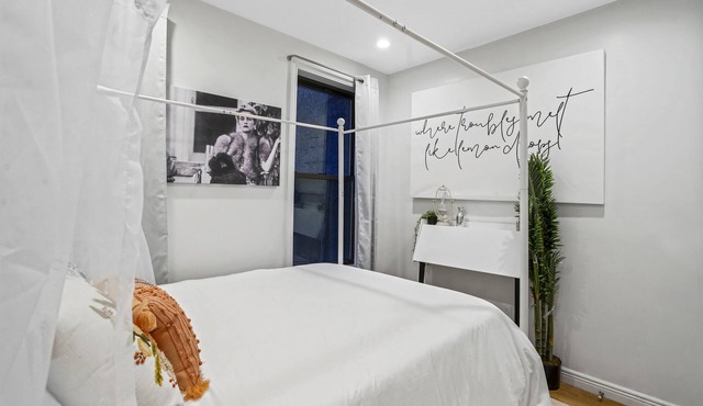 3 BED 2 BATH Pre-War Apartment in Williamsburg, Brooklyn Townhouse