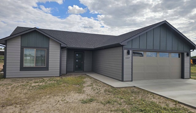 3-bedroom house in enchanting Dodge City with AC for comfort