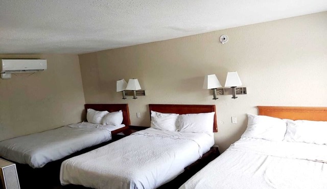 3 Full bed|smoking|Omaha NE