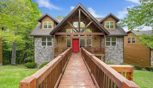 3 min to SDC! * 8 Beds/6 Bath * Game Room* NO STEPS*
