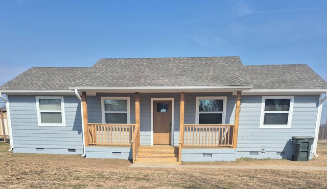 4 Bedroom-2 Full Baths Close to lake - 20 min to airport