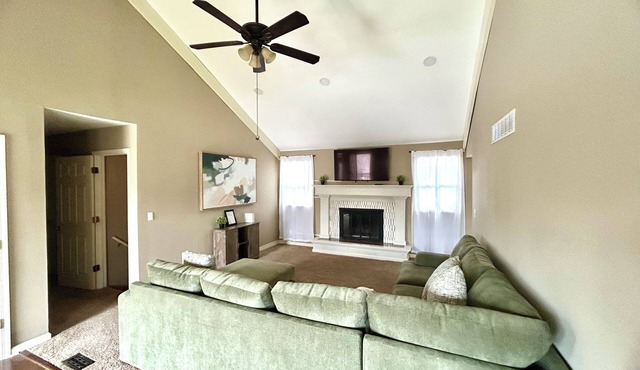 4-bedroom house in charming Parkville Mo