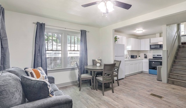 4 Mi to Dtwn: Charming Retreat in Wichita!