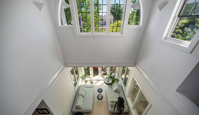 4 private suites+bonus 5th bedroom! Hot Tub on 3/4 acre. Family+Pets+Retreat