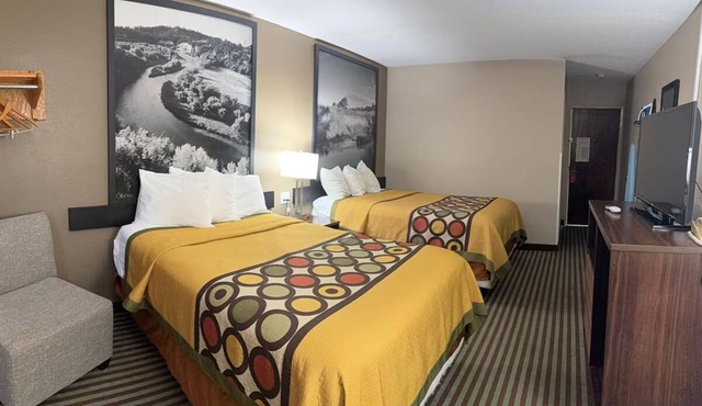 4 Relaxing Rooms w/Free Breakfast, Near Dawson County Historical Museum—3.8 mi