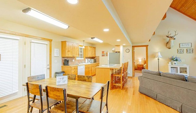 4BD/4BA Branson Chalet: En-Suite Baths, Pool, Lake, Golf, Silver Dollar City in Branson West