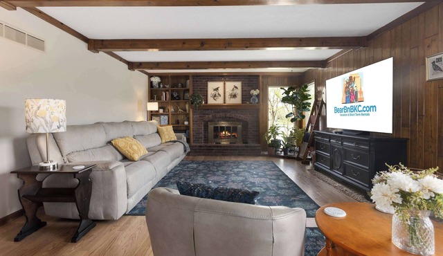 5 King Beds, Mins to Activities, & Kayaks