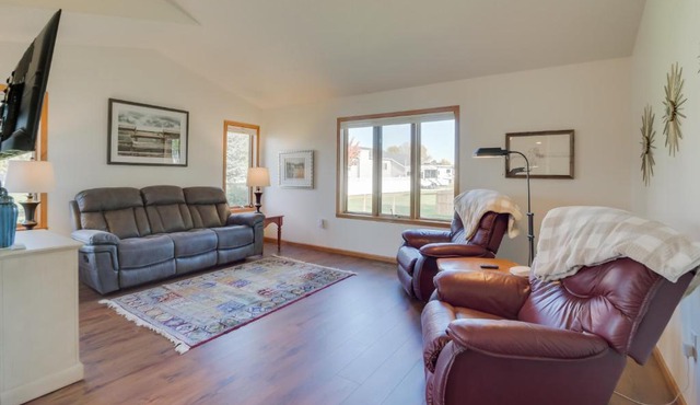 5 Mi to Dtwn: Pet-Friendly 'Wheatland Twin' Home!