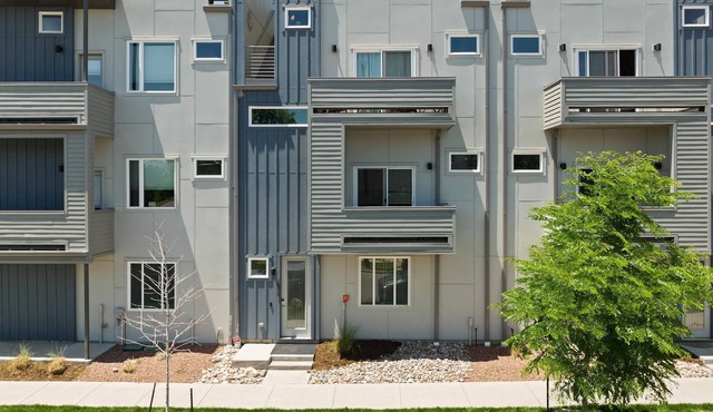 ★★★★★ 5 Star, Private Room, Rooftop Deck