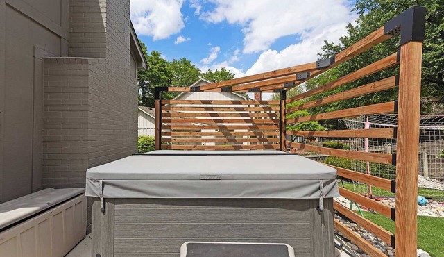 5BR Home |Hot Tub| Soccer net + firepit