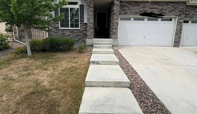 A Little Comfort 3-bedroom house with AC in charming Aurora, close to DIA