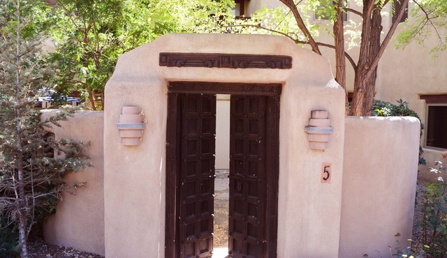 Adobe de Feliz is a Charming 2 BR Condo just a short walk to Taos Plaza