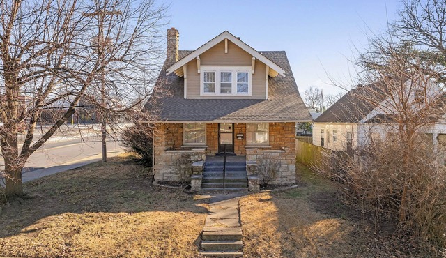 Adorable Westwood house newly updated, great central location! World Cup ready!