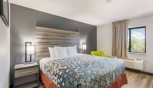 Affordable Couple Room Perfect for Long Term Stay