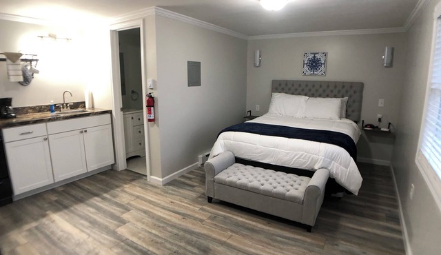 All-inclusive studio apartment located in Waterville with amenities included in Waterville