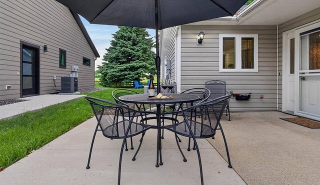 Amazing 2-BR townhome, Sleeps 6