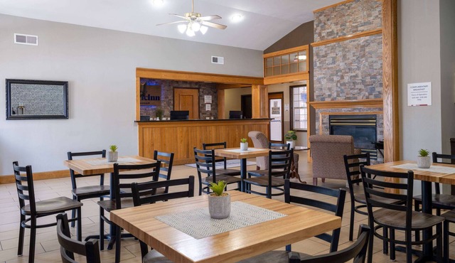 AmericInn by Wyndham Cedar Rapids North