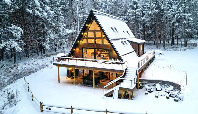Arrowhead Aframe / 5-min to Windham Ski / Hot tub / Movie Room / Karaoke