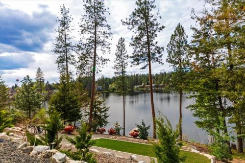 Avondale Lake Cabin, Hot Tub, Kayaks & Dock