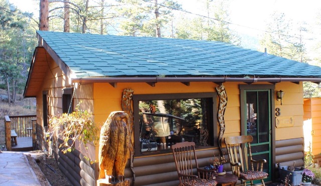 Aztec Inspired Cabin - Mountain Views, Trailside Retreat
