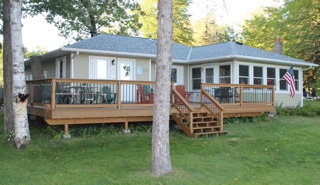 Bay Lake Family Cabin-RELAX-Large Lakeside Deck, Game Room, Private Dock & More