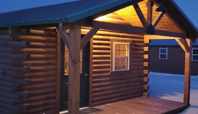 Beautiful 1-bedroom Cabin #1 with AC overlooking swim pond