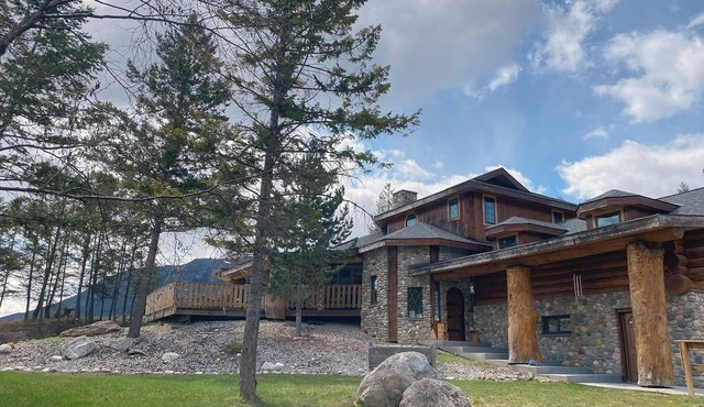 Beautiful Mountain Cabin Sleeps 14 in Edgewater