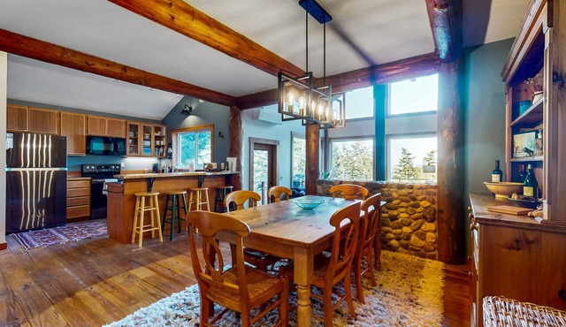 Beautiful, secluded home w/bay views - watch the sunset from your deck in Eastsound