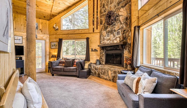 Beaver Pond Chalet - Mountain Views & Near Lifts