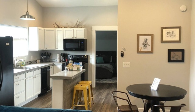 Bermuda Triangle - 1 Bed/1 Bath Apartment